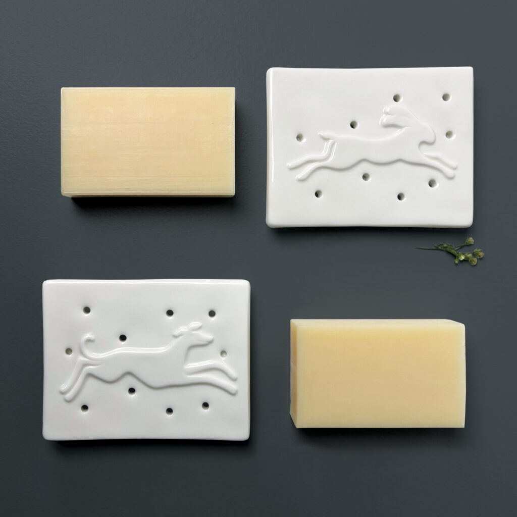 Porcelain Soap Stand Hound from the Cinnamon Trust Charity Webshop | Make a difference with every purchase